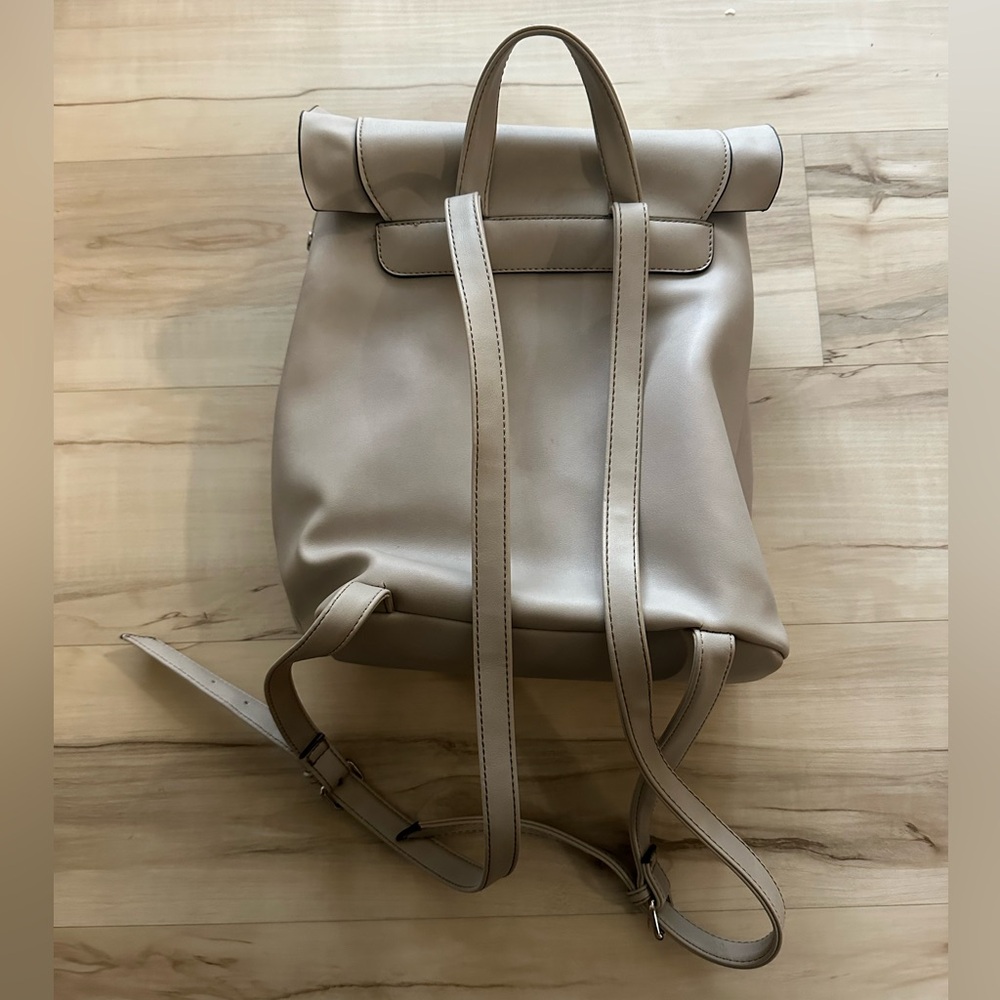 Backpack - Picture 3 of 3